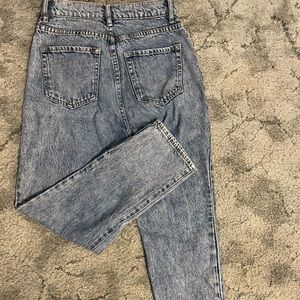 Acid wash blue jeans, high rise, straight leg, 4 intact buttons.